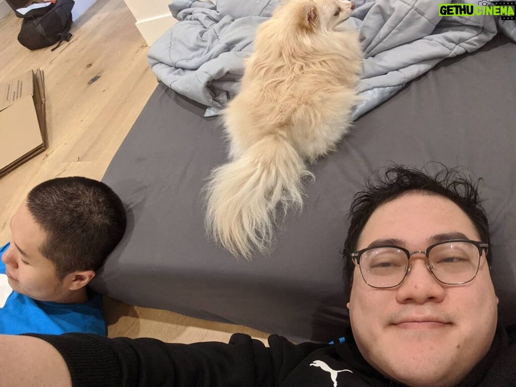William Li Instagram - Me and @disguisedtoast at 3am His room is legit a wasteland with one table and a mattress