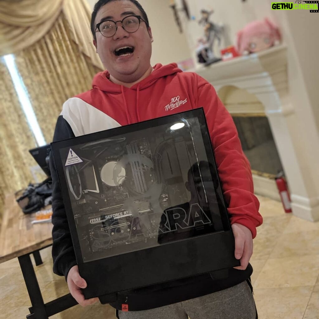 William Li Instagram - Eyy got a new PC from @nzxt I actually asked toast to take the first set of pictures but he sucked ass so @fedmyster took this one instead