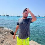 Willyrex Instagram - Primeros dias de Vacaciones! De momento no he conseguido desconectar, revisando los videos y leyendo comentarios a ver si estais contentos jajaja De momentl he conseguido perder el blanco de piel Youtuber! Camino al morenito!! Ibiza, Spain