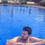 Willyrex Instagram - Cuando estás dándote el último baño del viaje... pero vuelves a casa a hacer lo que más te gusta y aprovechas para disfrutar de una #HeinekenSilver o como convertir una situación amarga en algo #sorprendentementesuave @heineken_es #Consumeconresponsabilidad *publi Ibiza, Spain