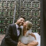 Willyrex Instagram - Mis fotos favoritas, escondidos para salir a bailar detras de la pantalla mientras todos los invitados se sentaban a cenar. @volvoreta 📸