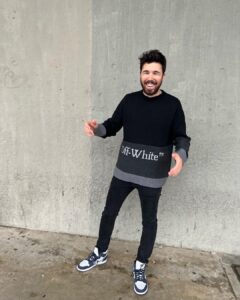 Willyrex Instagram - Si, me tocaba cortarme el pelo 💇🏻‍♂️ pero así fui a un desfile de trajes de novia😅