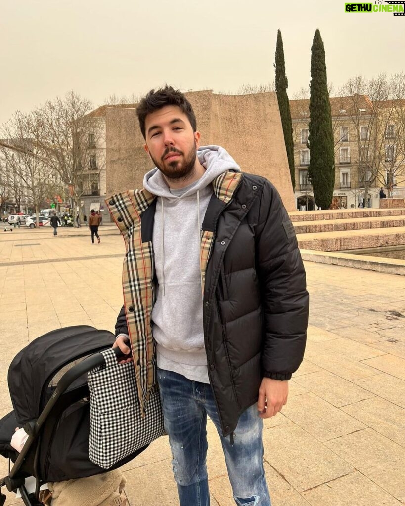 Willyrex Instagram - Paseito con la family 👧🏼 Madrid, Spain