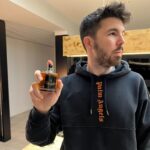 Willyrex Instagram - Esta es mi última foto en esta casa, con mi nuevo perfume, y este me lo llevo a mi nueva casita si o si 🤎 @gisadaofficial @douglascosmetics_es #Ambassador #Gisada #Douglas