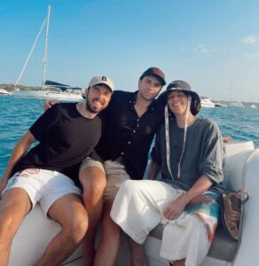 Willyrex Instagram - Nos fuimossss!!! 🏴‍☠️
