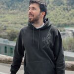 Willyrex Instagram - ¡Bomba! Os presento mi nueva colección de la mano de @springfieldmw A partir del próximo día 7 de mayo estará a la venta ‘Springfield x Willyrex’ en myspringfield.com y tiendas seleccionadas. ¿Qué os parece mi sudadera? ¡Atentos porque todavía hay más cosas que enseñar! #SpringfieldxWillyrex