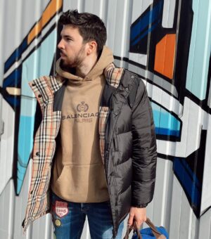 Willyrex Instagram - Completa la frase 👇🏻
- Willy feliz con la bolsa llena de...
