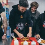Willyrex Instagram - Hoy comienza algo impensable hace unos años!! En colaboracion con @danigarcia7 con 3 estrellas Michelin, sacamos nuestro propio restaurante para pedir a domicilio!! Desde hoy mismo busca en Just Eat y Glovo “La gran familia Mediterranea” y dentro el apartado “The Gaming Family”!