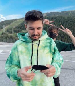 Willyrex Instagram - “Ponte que te hago una foto” en mitad de la carretera y tus amigos delante haciendo el bobo para que te rias y salgas 😑