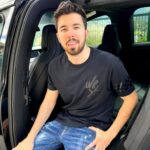 Willyrex Instagram - ¡Chic@s! Ya tenéis toda la colección Springfield x Willyrex en myspringfield.com. Os dejo el link en mi bio para poder comprar cualquiera de las prendas. Recuerda que podéis conseguir mi colección de forma online o en tiendas seleccionadas de España. Hoy os quiero enseñar las camisetas de la colección. Me parecen una prenda ideal para cualquier situación. ¿Tú ya la tienes? ¿Eres más de blanco o de negro? #SpringfieldxWillyrex
