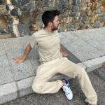 Willyrex Instagram - Tirao en el suelo y os escribo tirao en la cama.. llevo dos dias con fiebre y la cosa no mejora 🤒