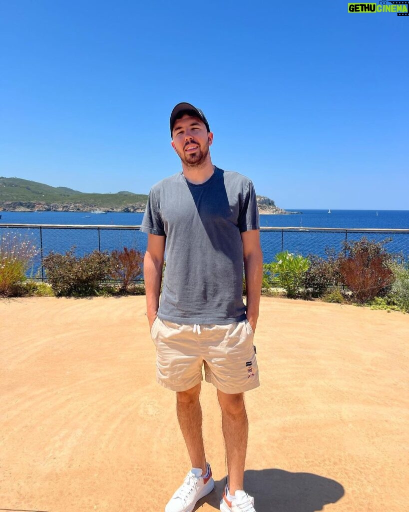 Willyrex Instagram - Justo antes de subirme a mi ferrari de 240.000€ en Ibiza (es una broma mirad mis stories) Ibiza, Spain