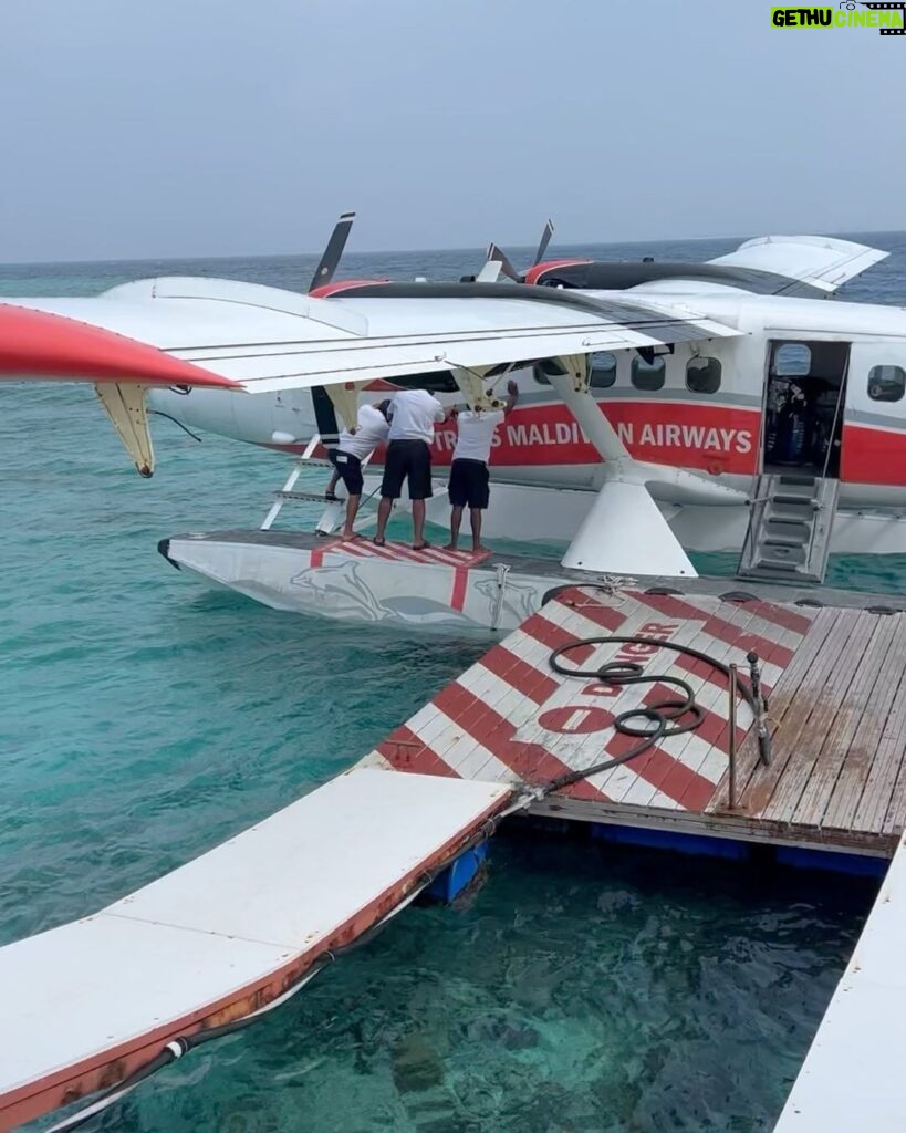 Willyrex Instagram - Una llegada accidentada, pero ya en el paraiso!!🌴🏝️ Maldives