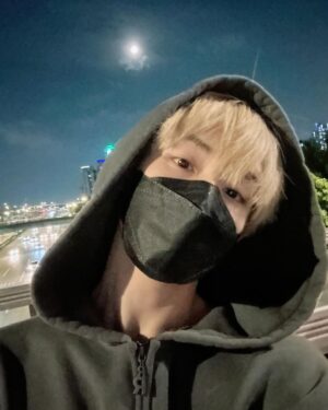 Winwin Instagram - yellow moon🌝
（📷 by kun）