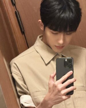 Winwin Instagram - 望右划🥳