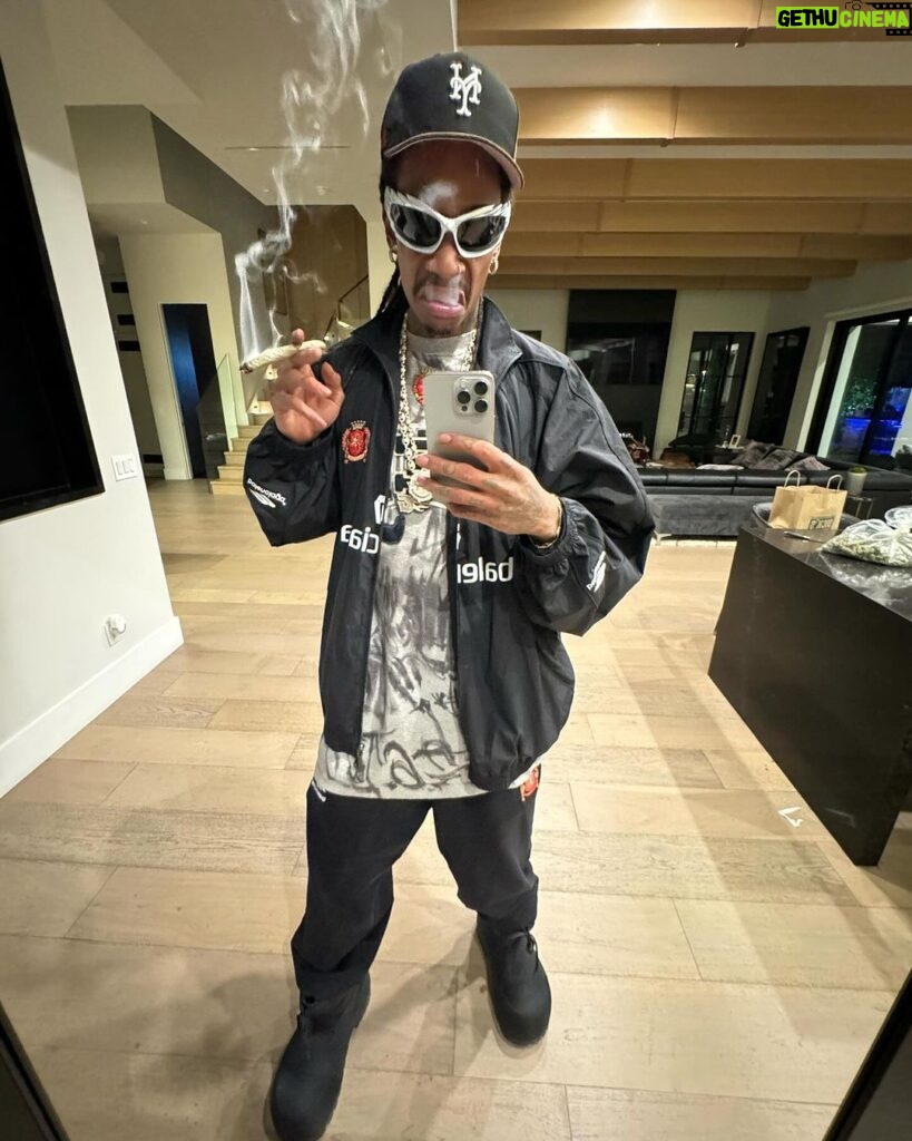 Wiz Khalifa Instagram - My joints burn 45 minutes fuck is you talkin bout.