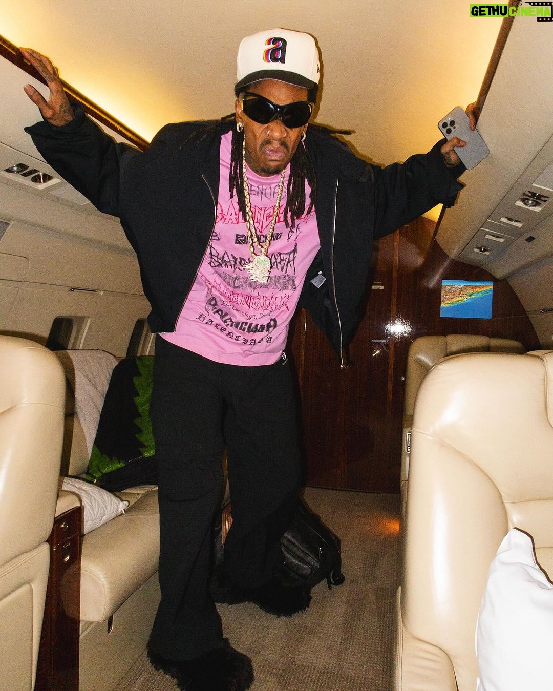 Wiz Khalifa Instagram - My idea of a date is gettin smoked out in a car