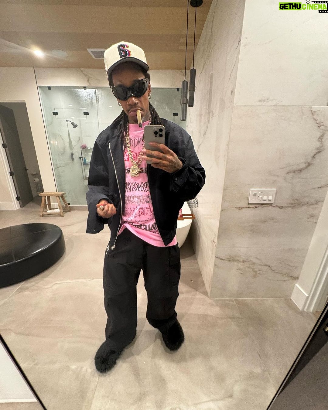 Wiz Khalifa Instagram - Been keepin it player so long i think i broke the controller