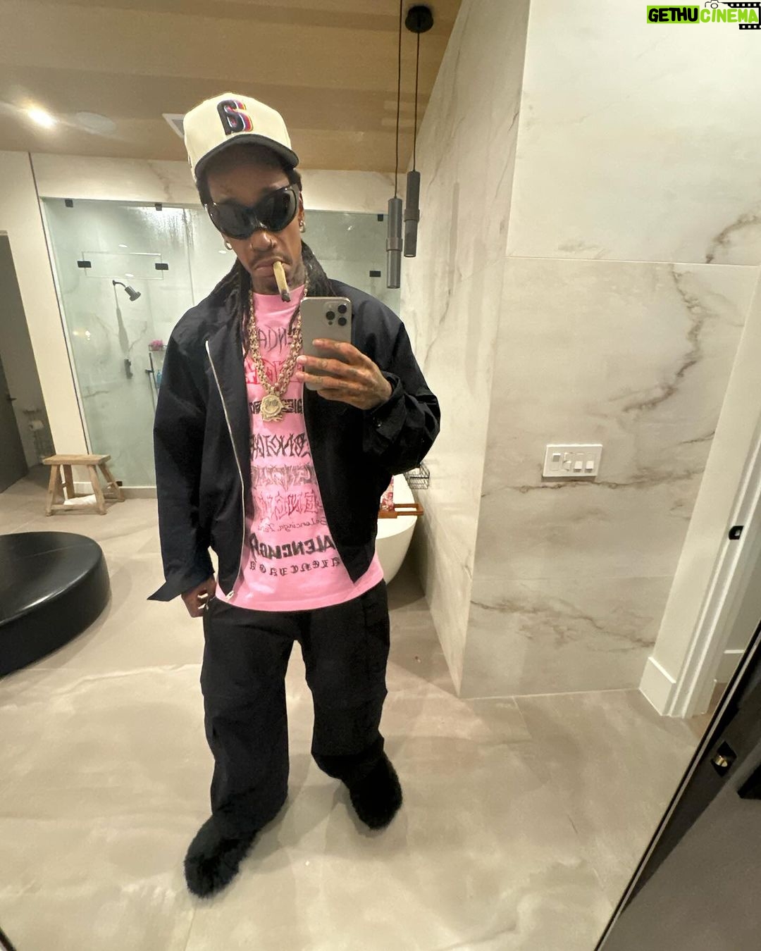 Wiz Khalifa Instagram - Been keepin it player so long i think i broke the controller