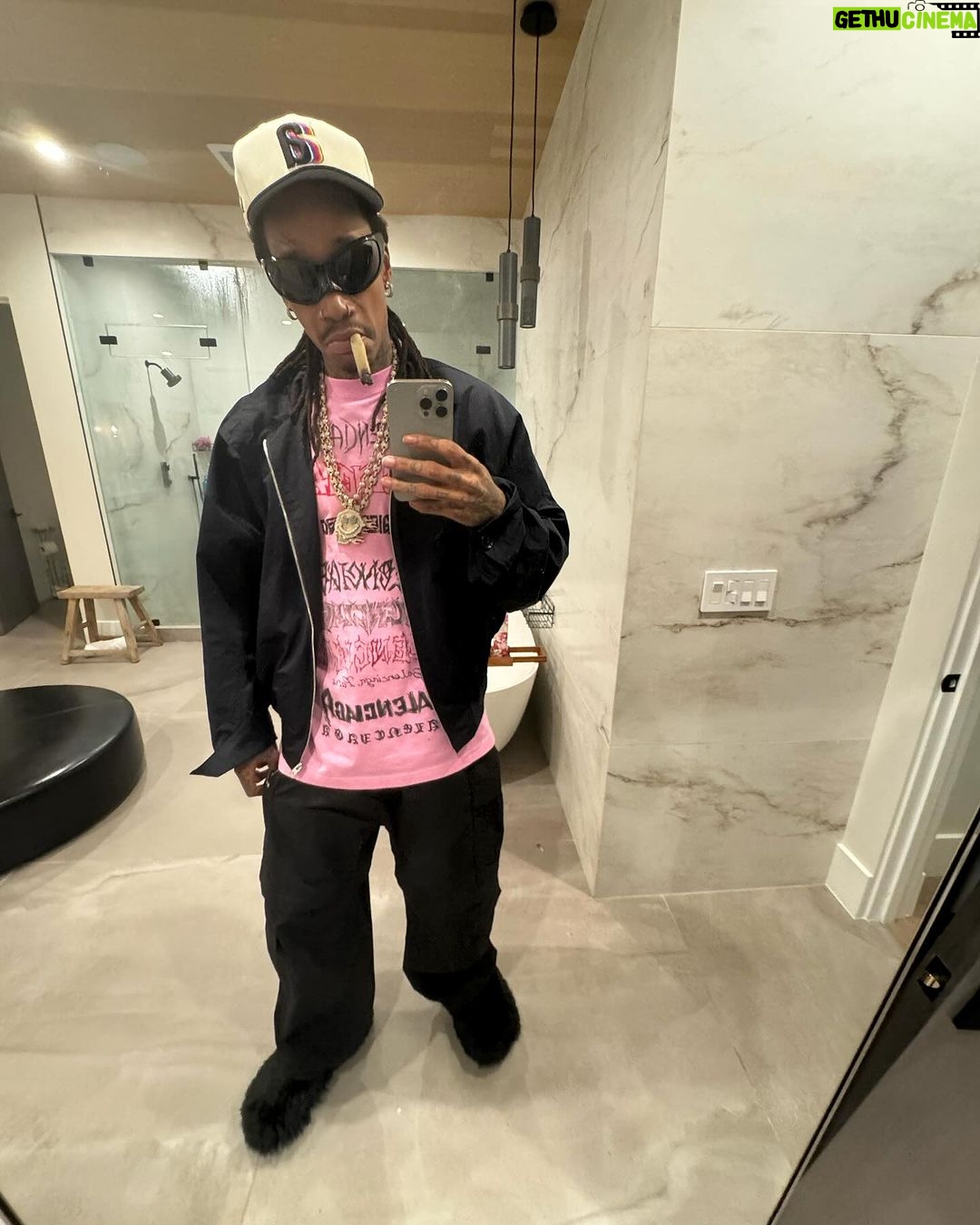 Wiz Khalifa Instagram - Been keepin it player so long i think i broke the controller
