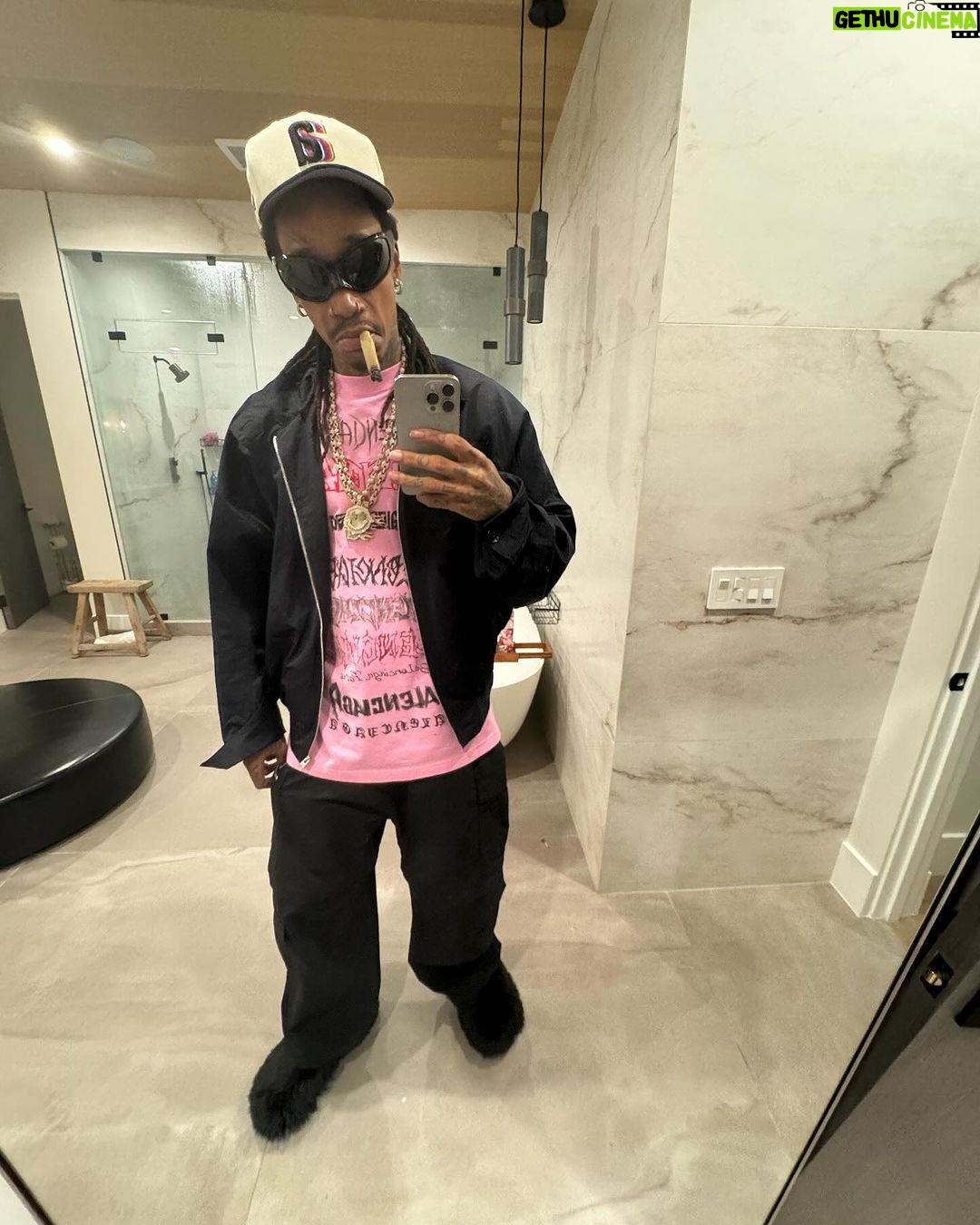Wiz Khalifa Instagram - Been keepin it player so long i think i broke the controller