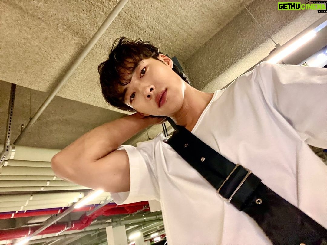 Woo Do-hwan - 556.2K Likes - 퇴그으으은🤜🤛