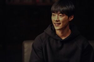 Woo Do-hwan Instagram - #사냥개들 
#넷플릭스 
#6월9일 
김건우 선수 출동🤜🤛