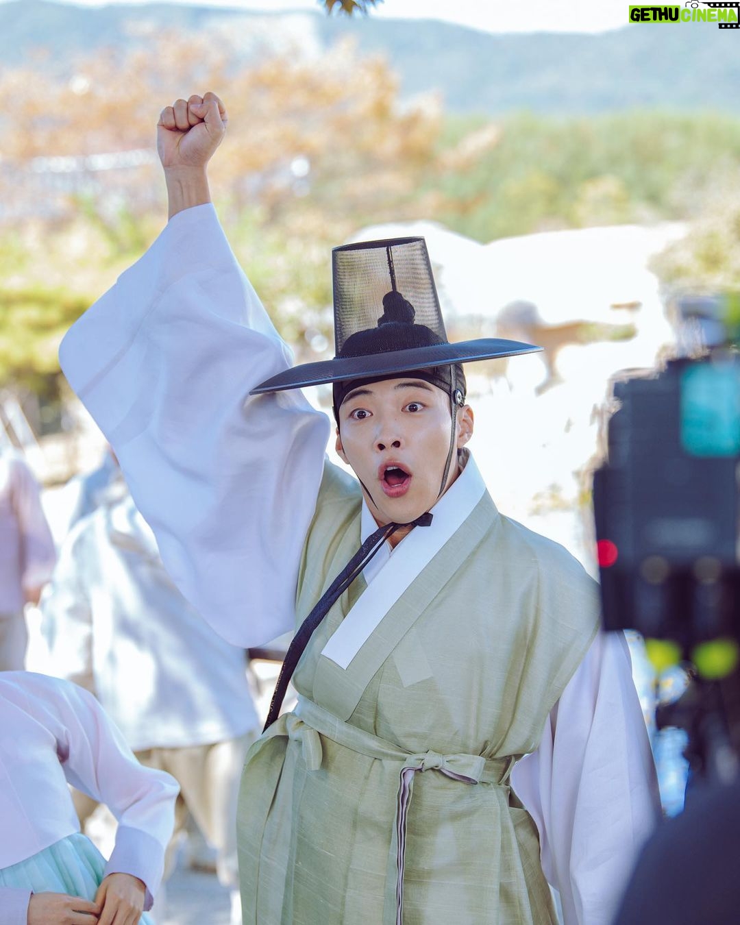 Woo Do-hwan Instagram - 7부 본 사람!!! 내일도 같이 볼 사람!!!