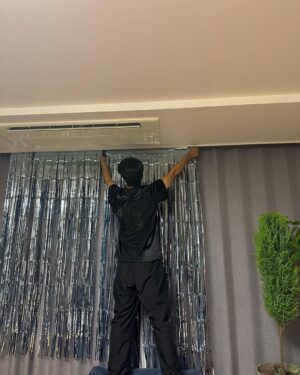 Woo Do-hwan Instagram - 퇴근하자마자 기절할 뻔...
아직도 심장 아파
주인 없는 집에서 진짜 뭘 하고 간 거야
사랑한다... 진짜💛💛💛
#조선변호사 
#무단침입