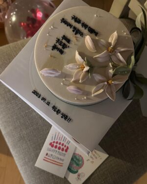Woo Do-hwan Instagram - 퇴근하자마자 기절할 뻔...
아직도 심장 아파
주인 없는 집에서 진짜 뭘 하고 간 거야
사랑한다... 진짜💛💛💛
#조선변호사 
#무단침입