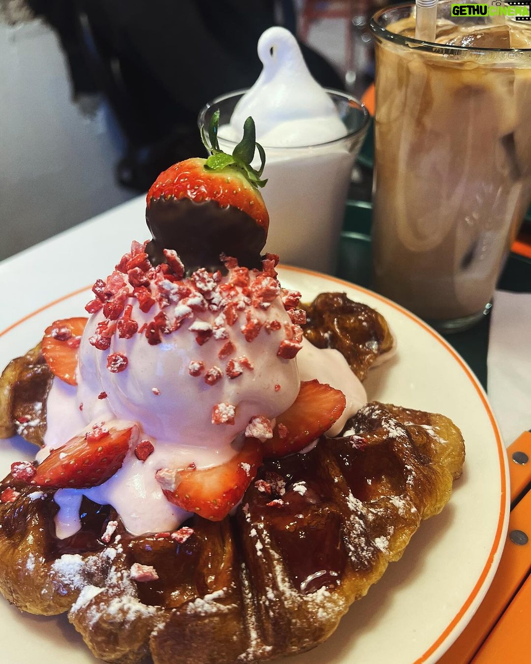 Woranuch Bhirombhakdi Instagram - ร้านนี้ขนมอร่อยยย 🙃 Hannam-dong