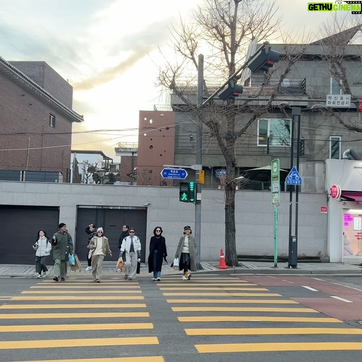 Woranuch Bhirombhakdi Instagram - Foto group 📸 Seoul, Korea