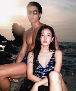 Woranuch Bhirombhakdi Instagram - เพื่อนที่ดีคือ … … เพื่อนที่เป็นช่างภาพ 🙃🫶🏻😎🌊🤭🧏🏻‍♀️ 📸 @chardchakaj หาดตายาย Kohlarn