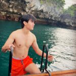 Worrachai Sirikongsuwan Instagram - ไอ้หนุ่มเตี่ยวส้ม 🙉 #tapeworrachai เกาะไก่ ทะเลแหวก จ. กระบี่