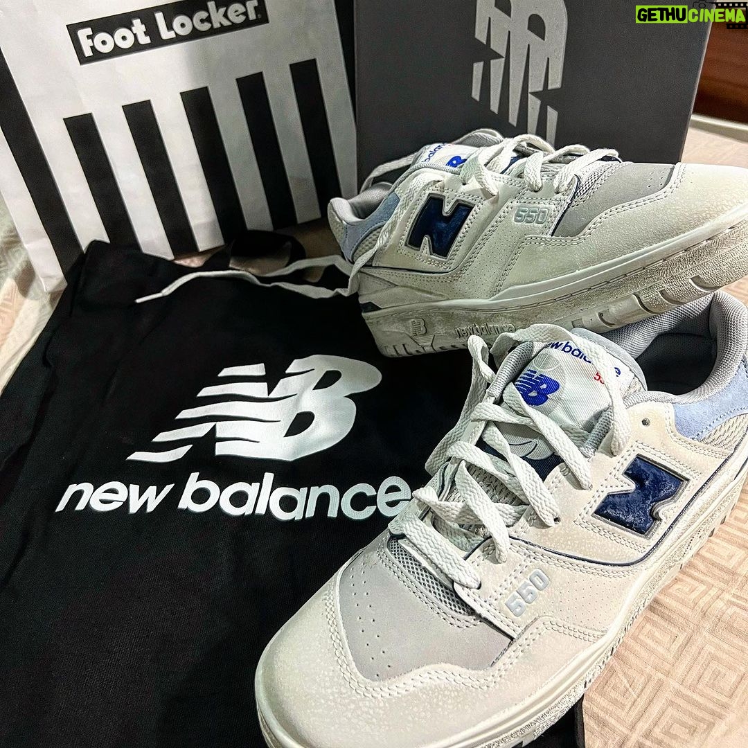 Worrachai Sirikongsuwan Instagram - สวยๆแบบนี้ ไปดูเลยย !!!! FootLocker เค้ามาเปิดที่สาขาTheMallLifestoreBangkapi แล้ววคร๊าบบบบแฟนๆ NewBalance ฉ่ำ!!!! ใครมาพรุ่งนี้เจอกันได้นะ 13:00 น. @newbalance @footlockerth #newbalance #footlockerth #nbthailand #newbalancelifestyle