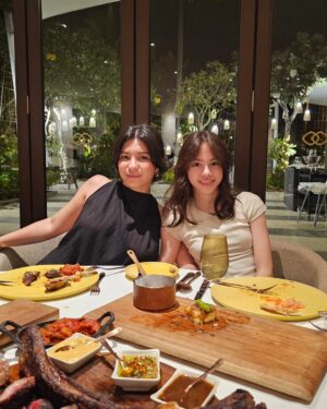 Wulan Guritno Instagram - Cheers to a beautiful life 🤍
we had such a great time 
Creating wonderful memories
As always, at @sofitelbalinusadua