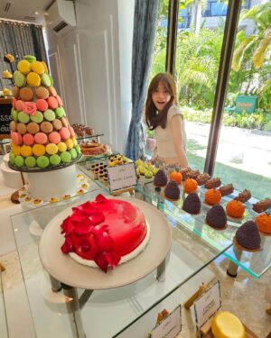 Wulan Guritno Instagram - Cheers to a beautiful life 🤍
we had such a great time 
Creating wonderful memories
As always, at @sofitelbalinusadua