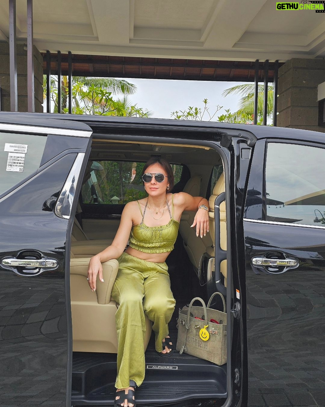 Wulan Guritno Instagram - Thank you @trac_astra udah nemenin liburan aku dan keluarga tahun ini! Selalu puas sama pelayanannya TRAC! Super recommended banget rental mobil di @trac_astra. Pilihan mobilnya banyak, terus kualitas mobil pun terjamin, bersih, wangi dan selalu di cek sebelum perjalanan Cobain sendiri serunya pergi-pergi bareng TRAC dan lagi ada promo special potongan Rp50.000 dengan kode promo TRACXWULAN di aplikasi TRACtoGo! Info lebih lanjut, langsung aja download aplikasi TRACtoGo atau kepoin Instagram @trac_astra aja ! Mau bepergian? #BarengTRACAja