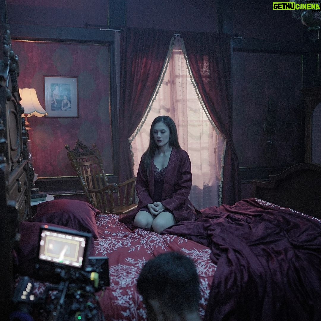 Wulan Guritno Instagram - Mba Rahayu ucapkan TERIMA KASIH buat antusias 213.464 Yang sudah menonton @filmtrinil 🤍 Yang belom ke bioskop yuk temenin mba Ayu mencari tubuhnya 👻 Yang gak ke bioskop aku samperin ya pas tidur dalam bentuk yg di slide - 4 👻👻 #filmtrinil #KembalikanTubuhku #baleknogembungku