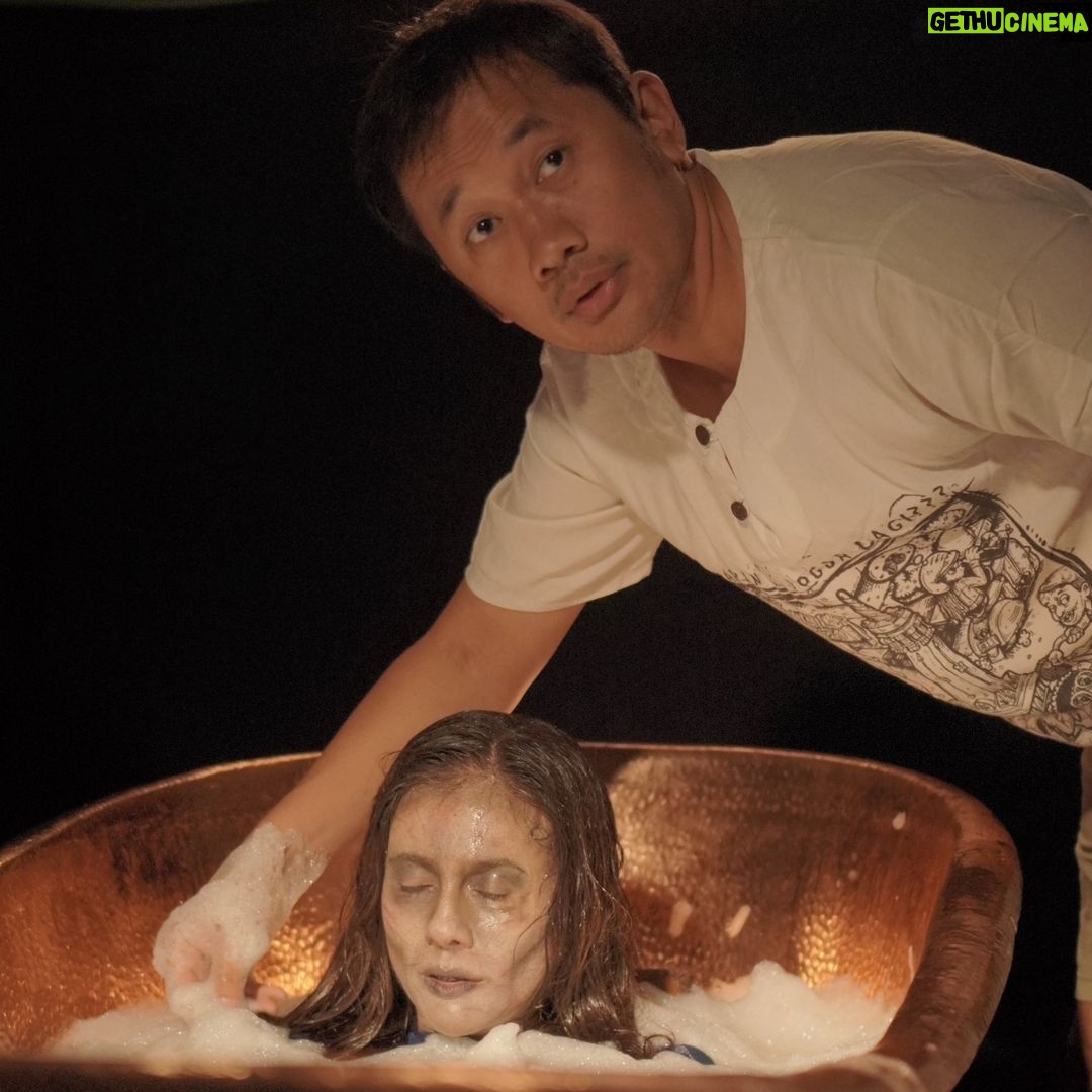 Wulan Guritno Instagram - Mba Rahayu ucapkan TERIMA KASIH buat antusias 213.464 Yang sudah menonton @filmtrinil 🤍 Yang belom ke bioskop yuk temenin mba Ayu mencari tubuhnya 👻 Yang gak ke bioskop aku samperin ya pas tidur dalam bentuk yg di slide - 4 👻👻 #filmtrinil #KembalikanTubuhku #baleknogembungku