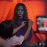 Wulan Guritno Instagram - Ati2 kamu di intip Rahayu nyari tubuhnya 👻 #bts - slide 2 3 4 proses pembuatan kepala terbang - slide 1 5 6 hasilnya 👻 SERBU BIOSKOP DI WEEKEND INI 👻 #behindthescenes #filmtrinil #KembalikanTubuhku #baleknogembungku