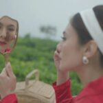 Wulan Guritno Instagram - Siap di tatap Rahayu? 👻 Ketemu Ayu MULAI HARI INI DI BIOSKOP 👻 ibu dan anak bersekutu? @filmtrinil karya terbaru @hanungbramantyo di angkat dari drama radio populer era 80 an TRINIL Balekno Gembungku #filmtrinil #KembalikanTubuhku #TAYANGHARIINI #AYOKEBIOSKOP #KAMISKEBIOSKOP