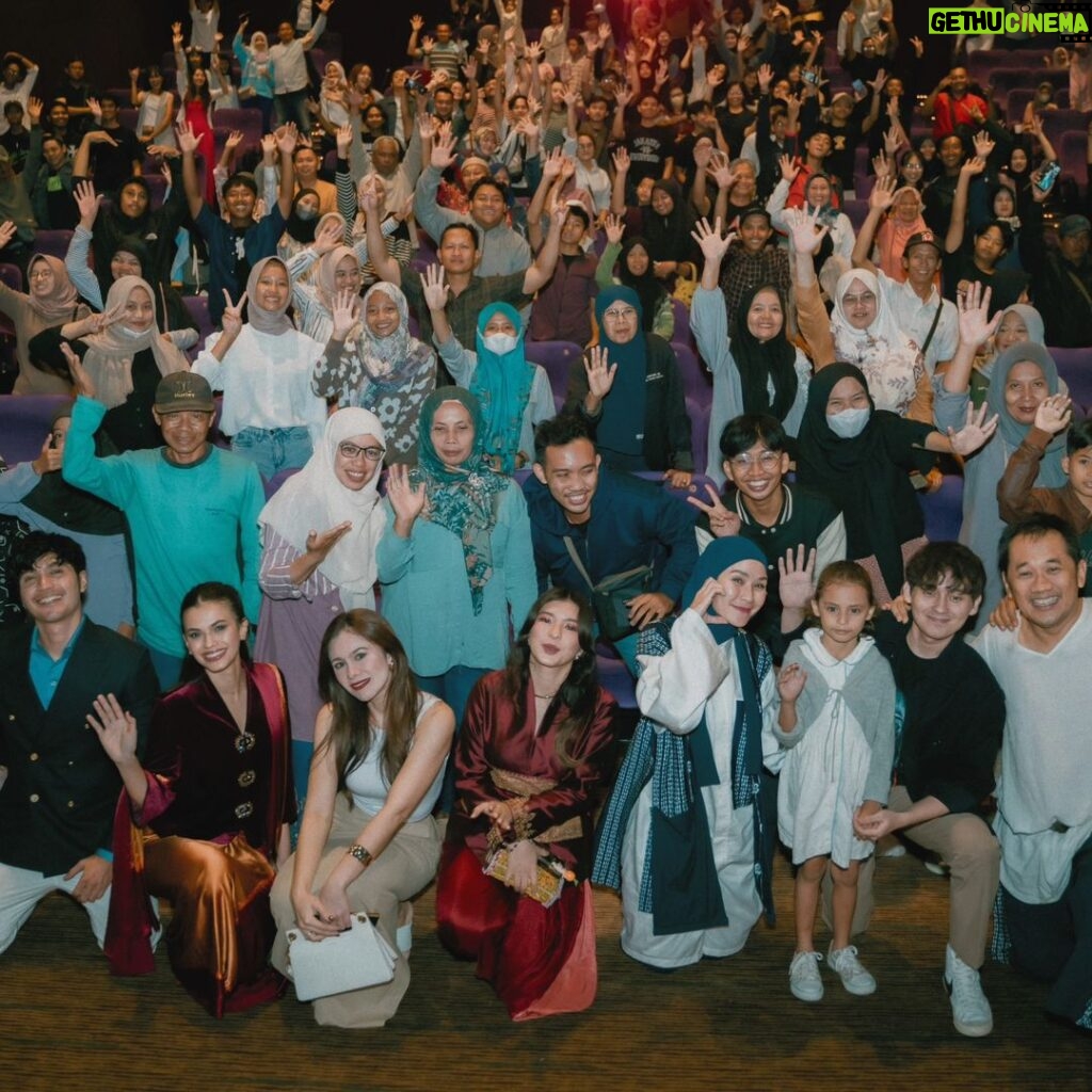 Wulan Guritno Instagram - @filmtrinil 's Yogyakarta premiere Terima kasih antusiasnya Jogja #filmtrinil akan tayang di bioskop 4 JANUARI 2024 #KembalikanTubuhku #baleknogembungku Empire xxi yogyakarta