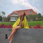 Wulan Guritno Instagram - relaxing right at @mountview_cigombong_villa 90 minute escape from jakarta
