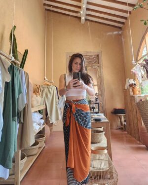 Wulan Guritno Instagram - mirror mirror on the wall 🪞

DIY - JKT - SBY .....