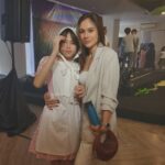 Wulan Guritno Instagram – London as Aunt Em, in the ‘Wizard Of Oz’ school play 👌👍👍😍⭐️
#proudmama