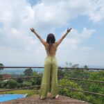 Wulan Guritno Instagram - relaxing right at @mountview_cigombong_villa 90 minute escape from jakarta