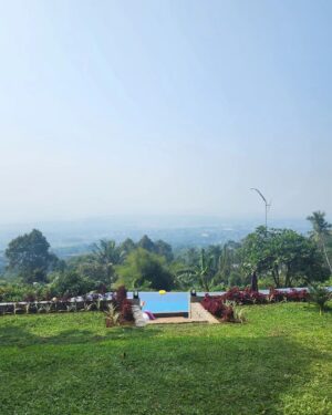 Wulan Guritno Instagram - relaxing right at @mountview_cigombong_villa
90 minute escape from jakarta