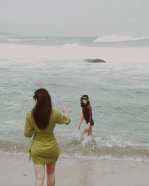 Wulan Guritno Instagram - a day at the beach 🏖

#pantaijembak
