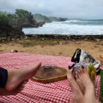 Wulan Guritno Instagram - a day at the beach 🏖 #pantaijembak GunungKidul, Yogyakarta